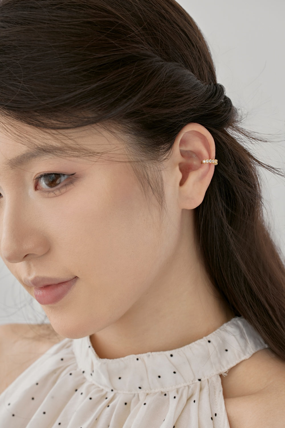 "Gleam Curve" Gold Crystal Ear Cuff β¨