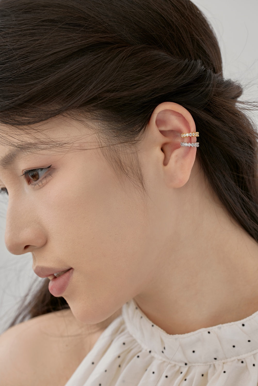 "Gleam Curve" Gold Crystal Ear Cuff β¨