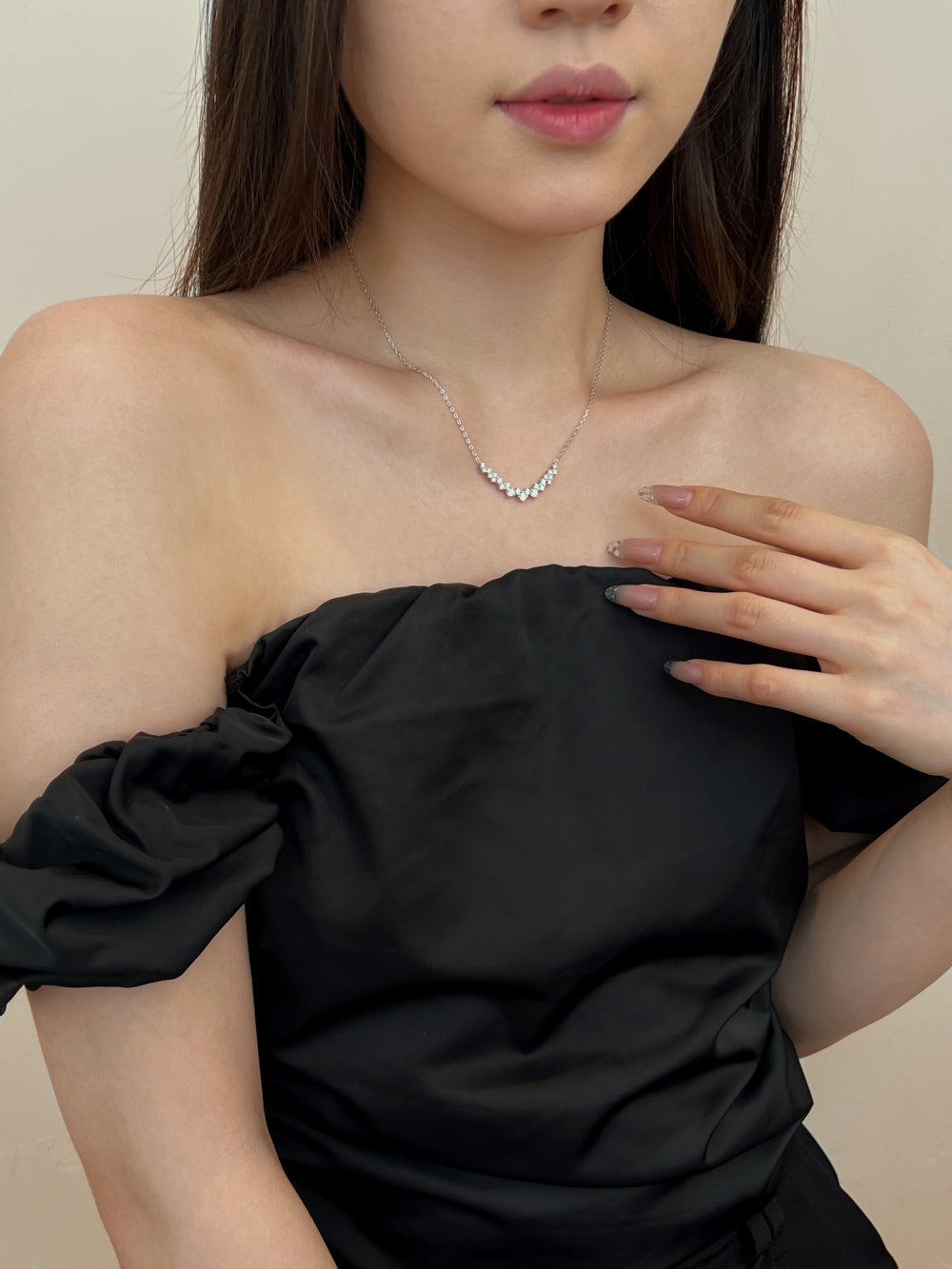 β¨ Diamond-Cut Chevron Necklace β Elegant V-Shaped Sparkle π