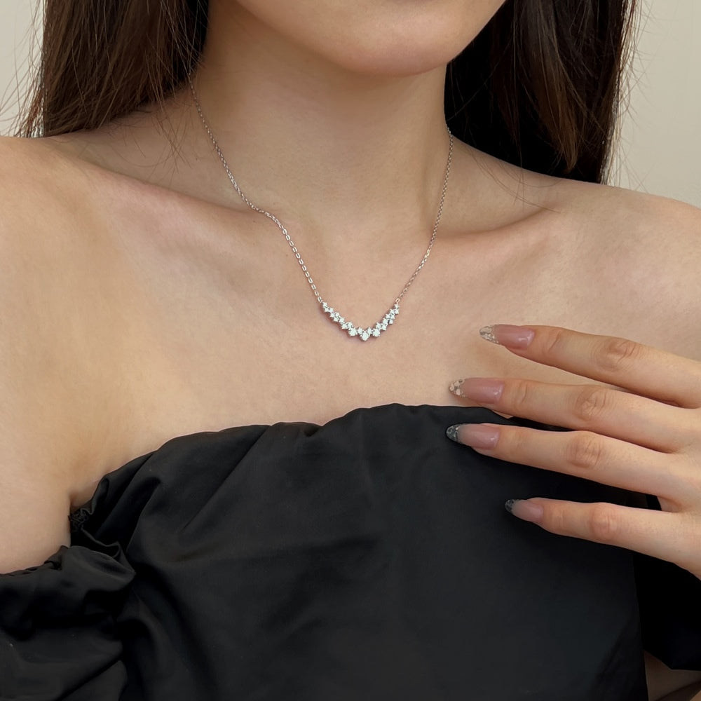 β¨ Diamond-Cut Chevron Necklace β Elegant V-Shaped Sparkle π