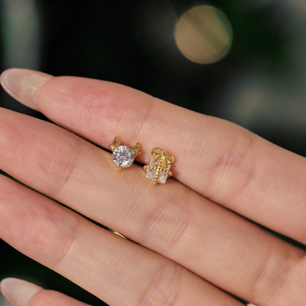 ๐๐ฆ โHoliday Sparkโ Reindeer & Gift Stud Earrings โจ๐