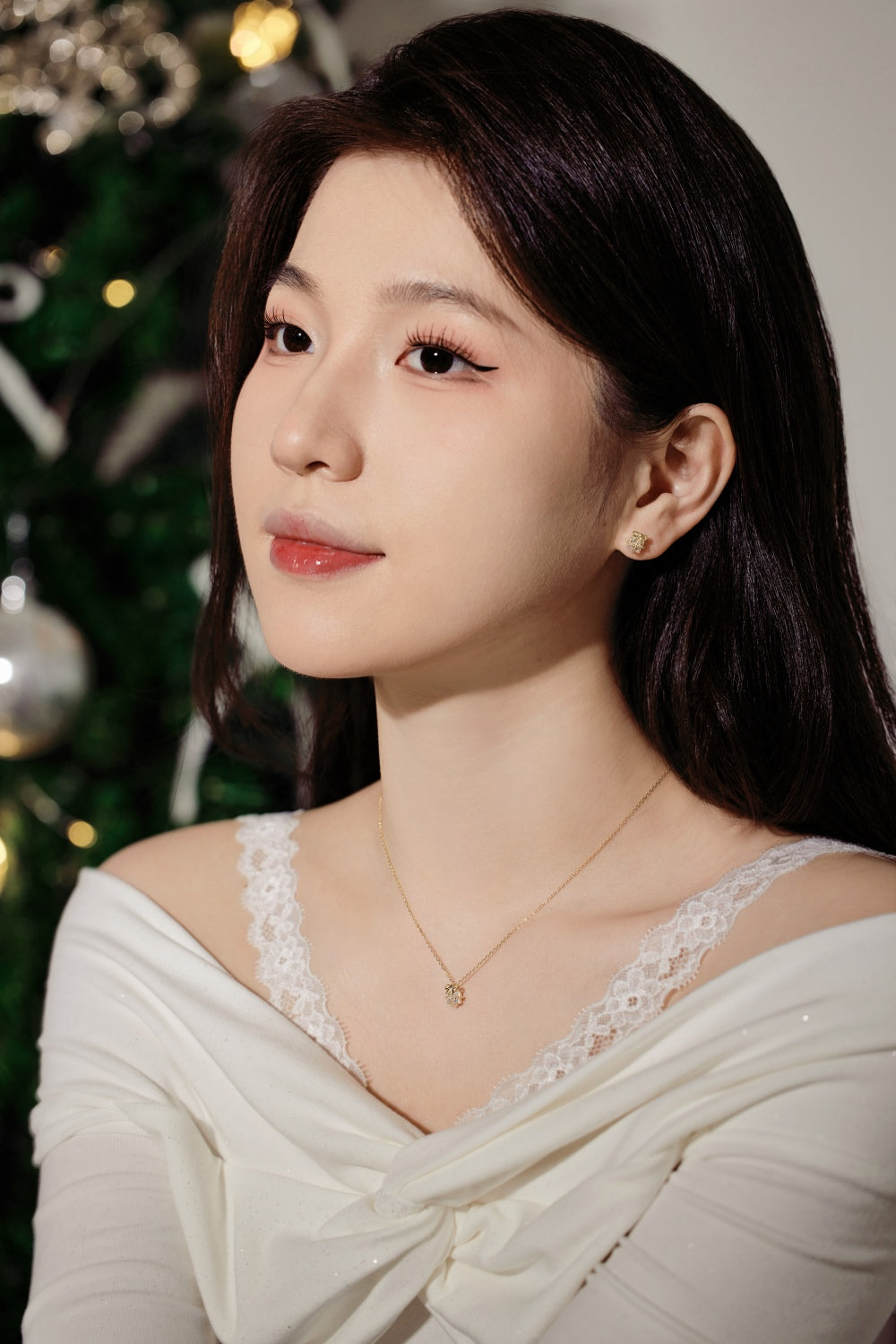 ๐๐ฆ โHoliday Sparkโ Reindeer & Gift Stud Earrings โจ๐