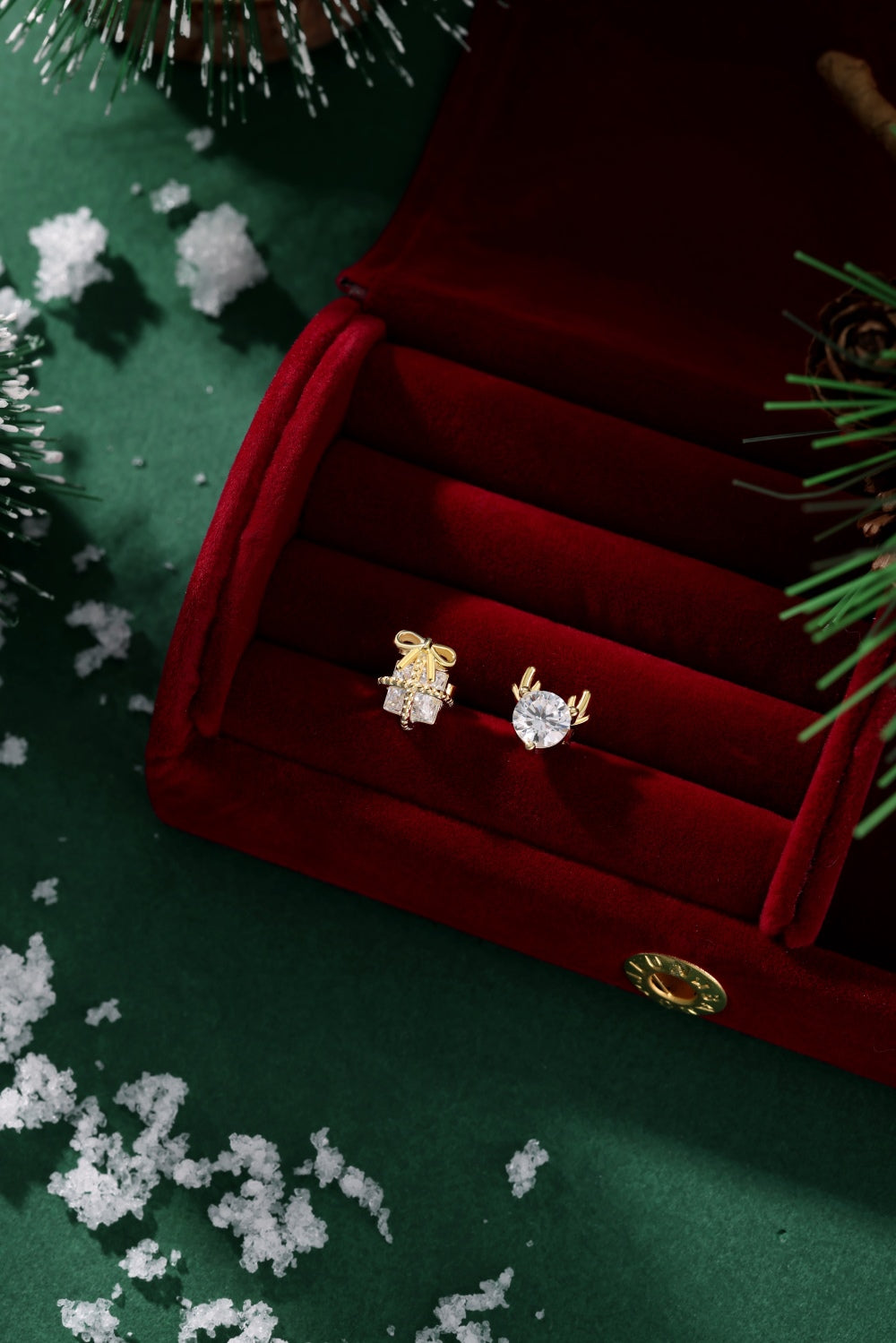 ๐๐ฆ โHoliday Sparkโ Reindeer & Gift Stud Earrings โจ๐