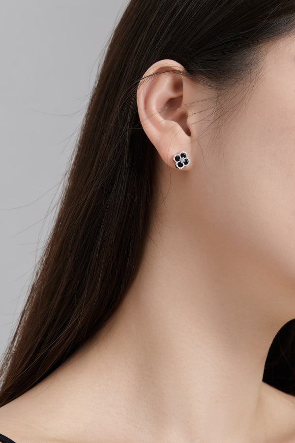 🖤✨ “Luna Noir” Enamel Clover Studs 🌸