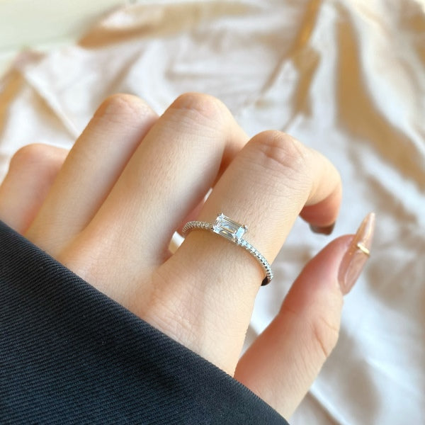 β¨ Emerald-Cut Moissanite Solitaire Ring β Sleek Sophistication Collection π