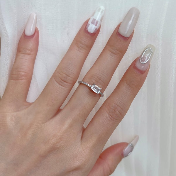 β¨ Emerald-Cut Moissanite Solitaire Ring β Sleek Sophistication Collection π