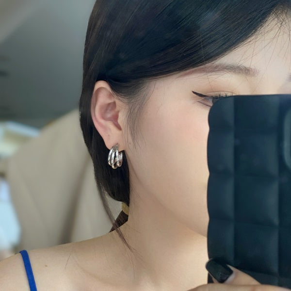 β¨ Triple Twist Silver Hoop Earrings β Bold. Chic. Timeless. π€