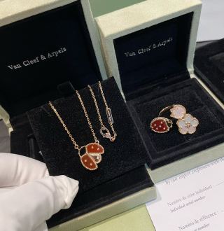 Rose Gold Clover & Oval Pendant Long Necklace – Elegant & Luxe- Inspired Jewelry