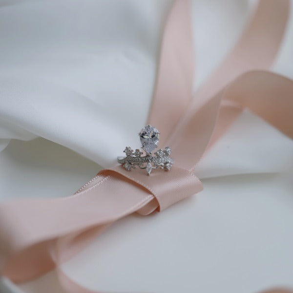 π Royal Teardrop Moissanite Crown Ring π