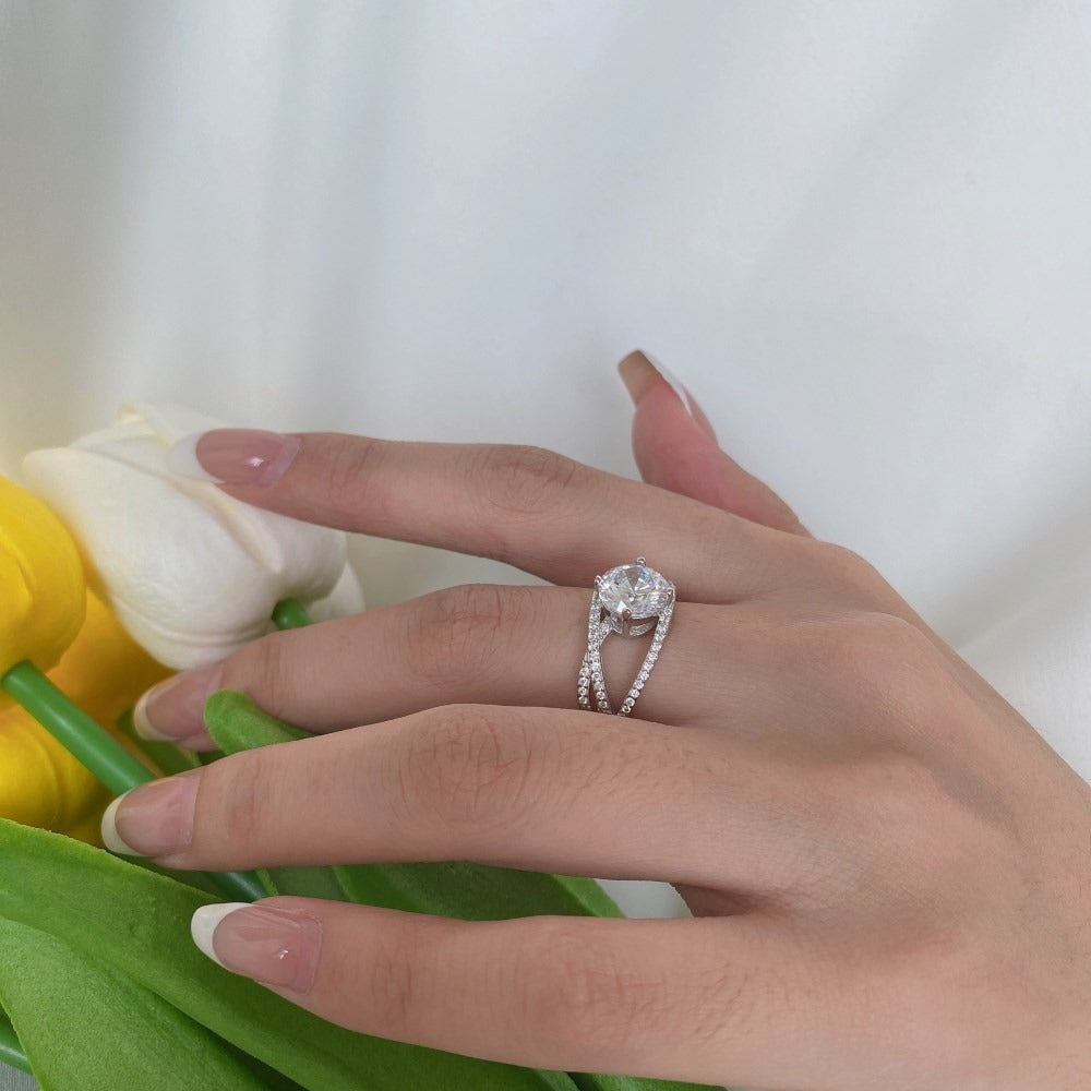 Radiant Halo Split Shank Moissanite Wedding Ring: π