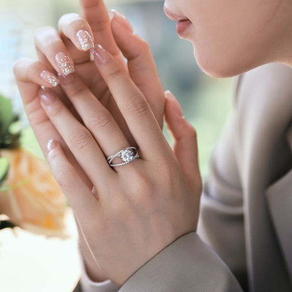 Radiant Halo Split Shank Moissanite Wedding Ring: π