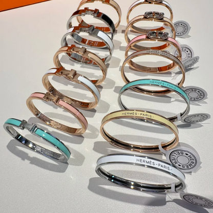 💖✨ “Chic Embrace” Enamel Hermes-Bangle Bracelet