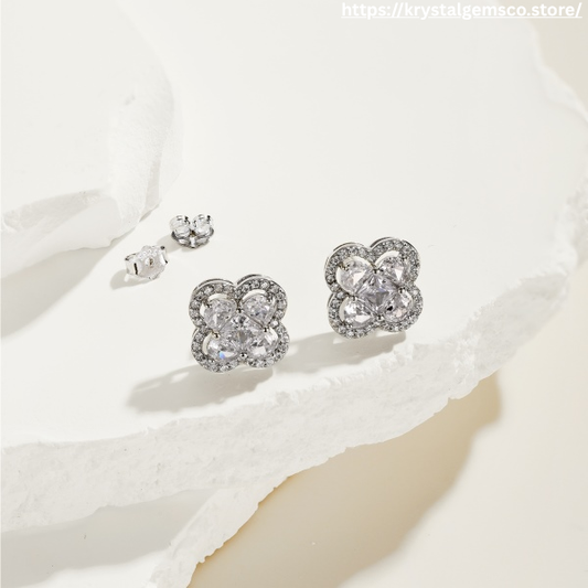 ❄️✨ “Frosted Bloom” Crystal Stud Earrings 💎