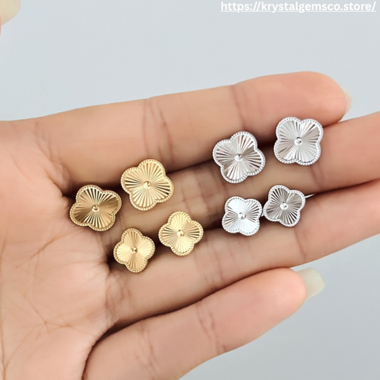 🌸✨ “Golden & Silver Bloom” Embossed Flower Stud Set 💛🤍