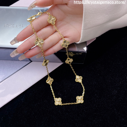 Luxe Golden Clover Pendant Necklace – Chic Edition
