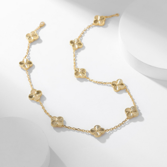 Luxe Golden Clover Pendant Necklace – Chic Edition