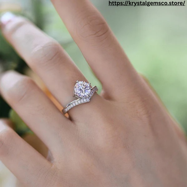 Radiant V-Cut Sterling Silver Wedding Ring with Round-Cut Simulated Diamond💍