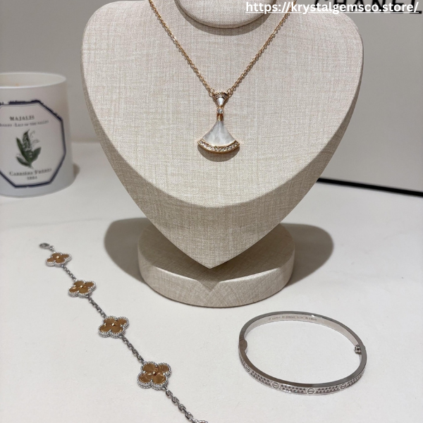 🌸 Golden Grace – 3-Piece Fan & Clover Jewelry Set 🌸