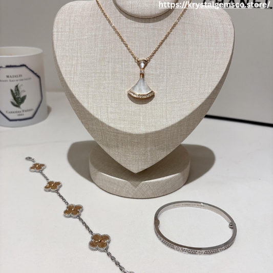 🌸 Golden Grace – 3-Piece Fan & Clover Jewelry Set 🌸