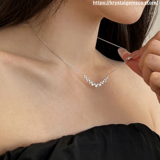 ✨ Diamond-Cut Chevron Necklace – Elegant V-Shaped Sparkle 💎