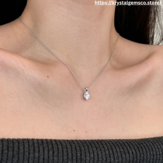 🌟✨ Elegant Solitaire Pendant Necklace – Timeless Sparkle ✨🌟