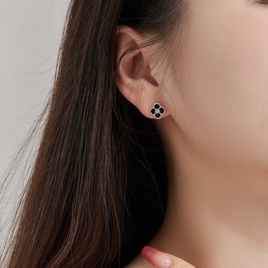 🖤✨ “Luna Noir” Enamel Clover Studs 🌸