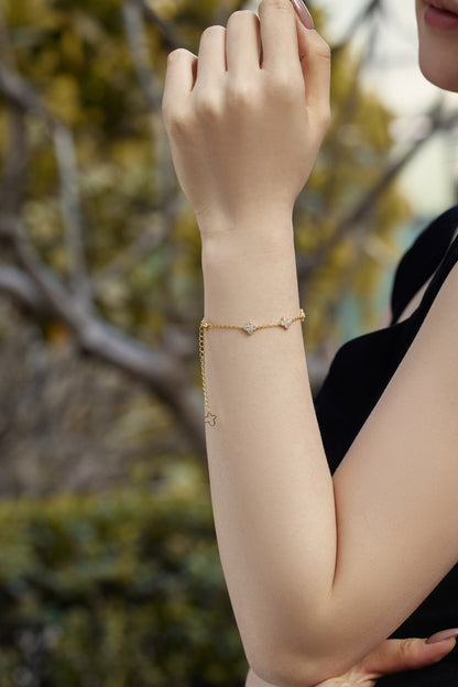 "Golden Fleur" Diamond-Cut Flower Bracelet in 18K Gold Finish ✨🌼