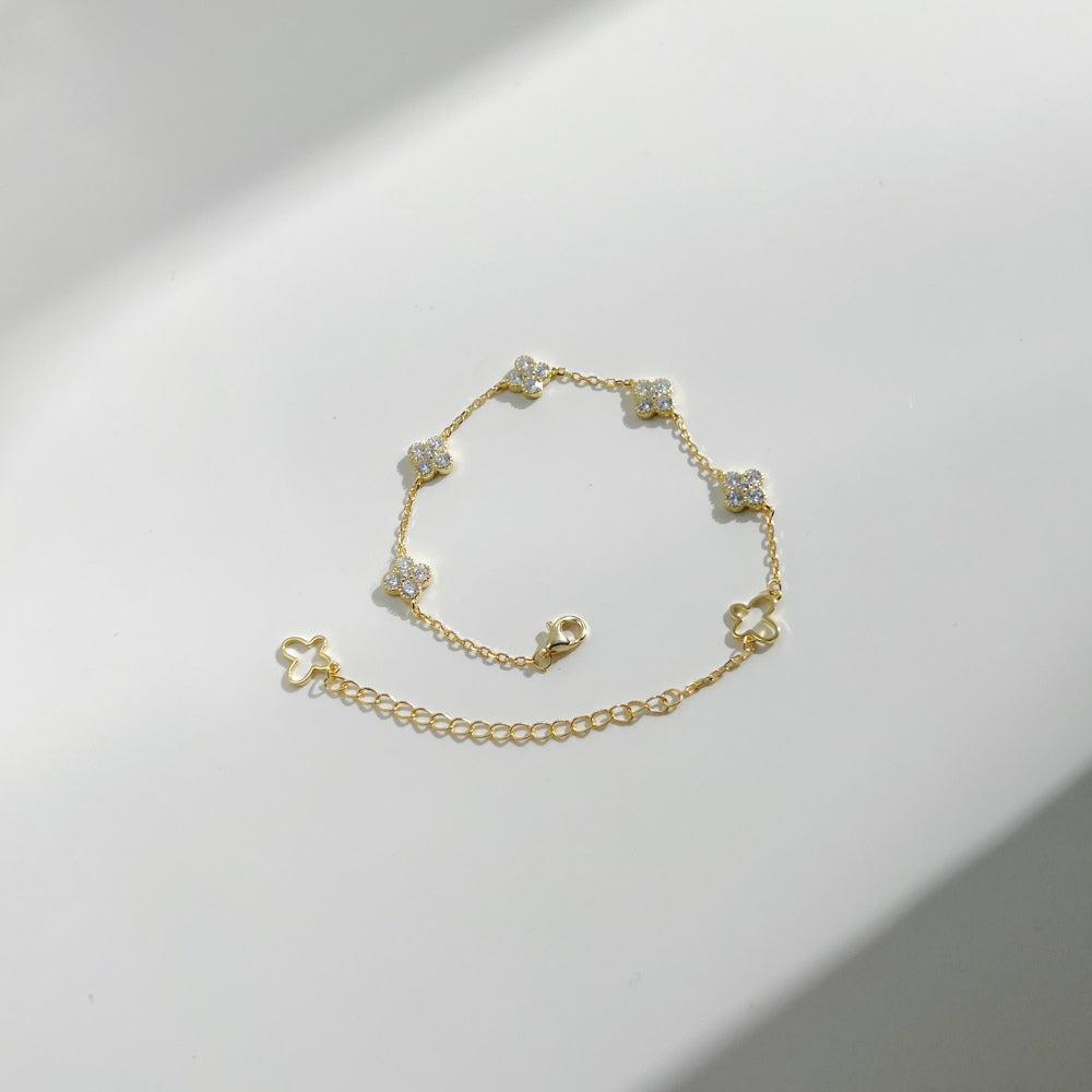 "Golden Fleur" Diamond-Cut Flower Bracelet in 18K Gold Finish ✨🌼