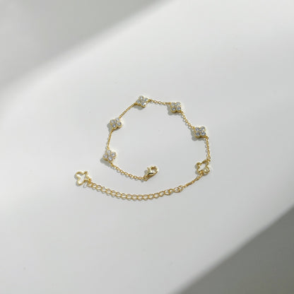 "Golden Fleur" Diamond-Cut Flower Bracelet in 18K Gold Finish ✨🌼