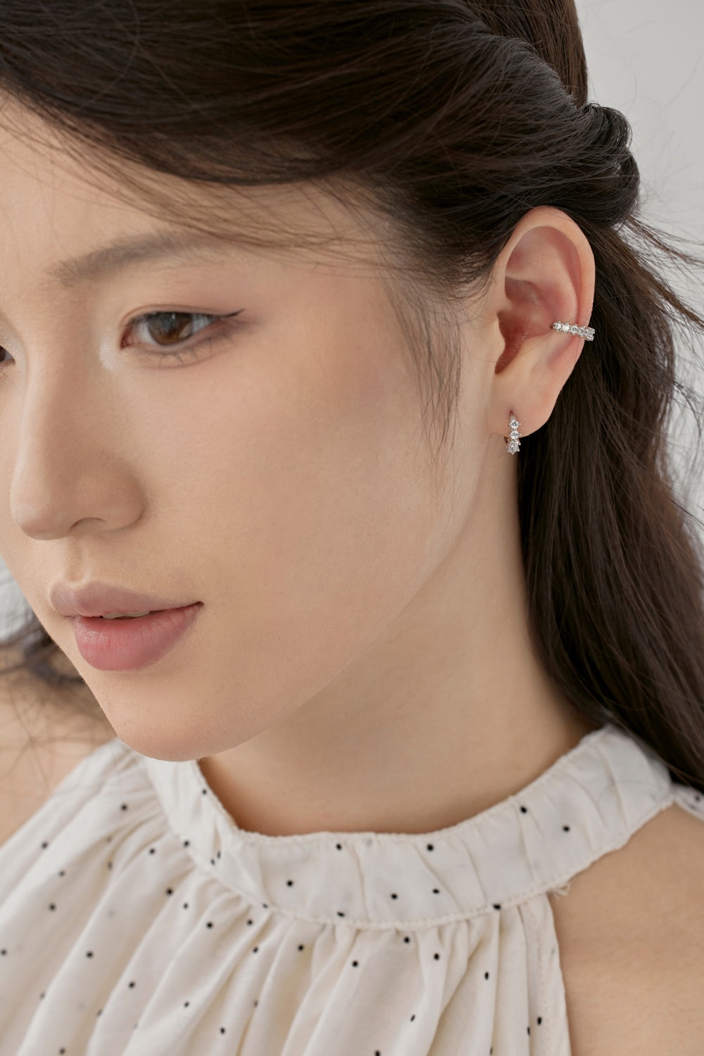 "Gleam Curve" Gold Crystal Ear Cuff ✨