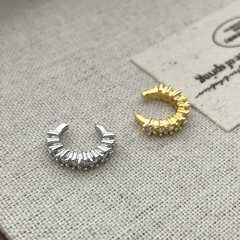 "Gleam Curve" Gold Crystal Ear Cuff ✨