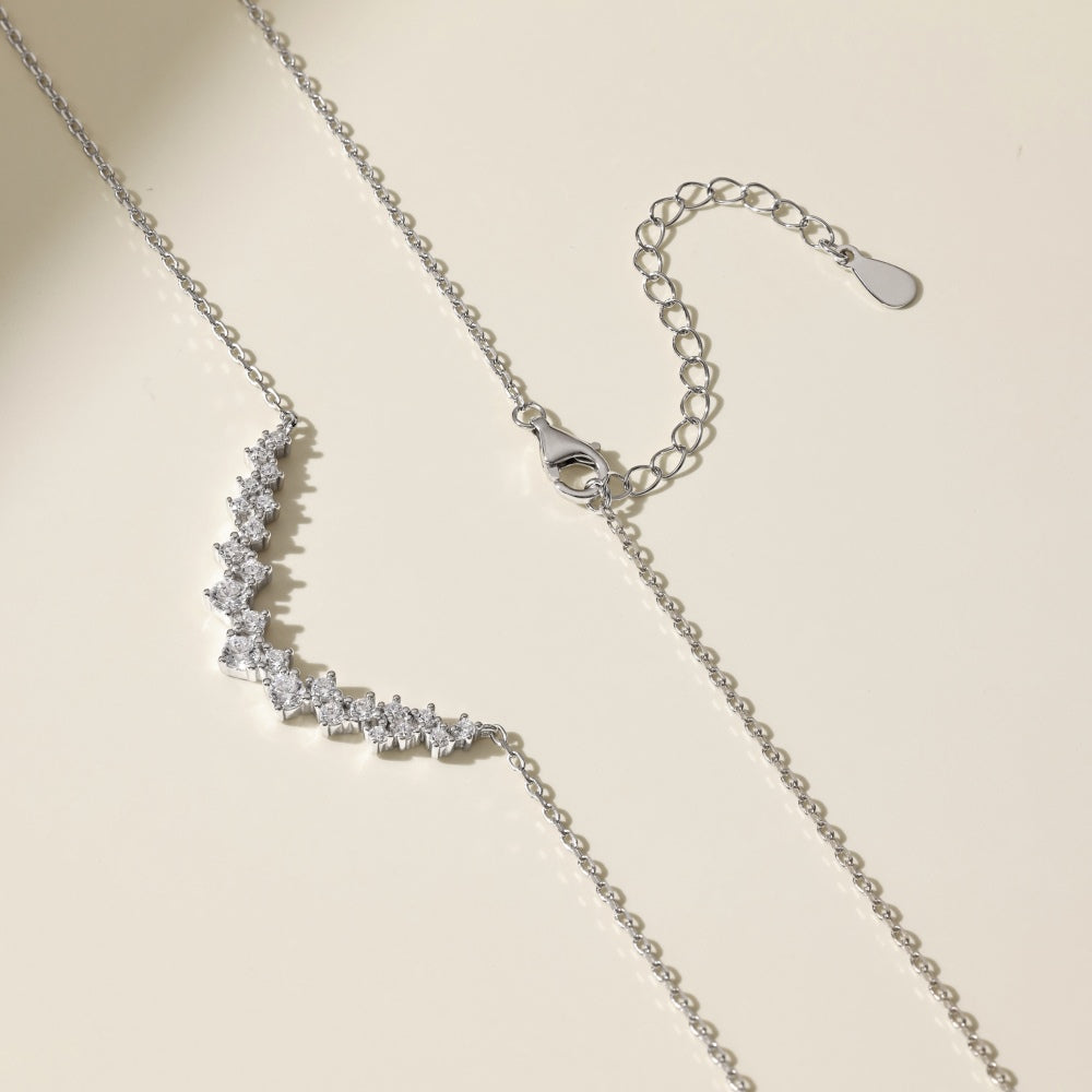 ✨ Diamond-Cut Chevron Necklace – Elegant V-Shaped Sparkle 💎