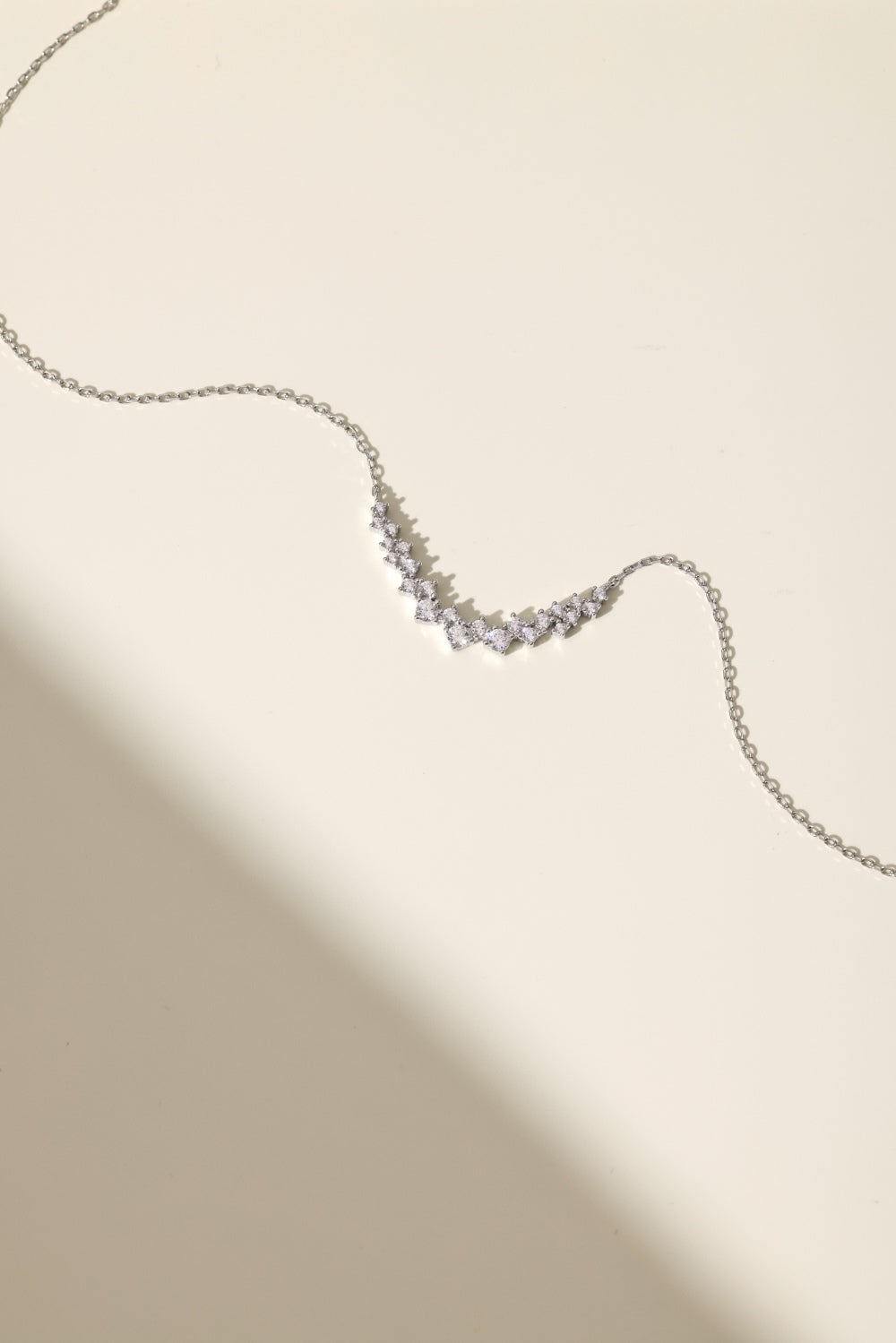 ✨ Diamond-Cut Chevron Necklace – Elegant V-Shaped Sparkle 💎