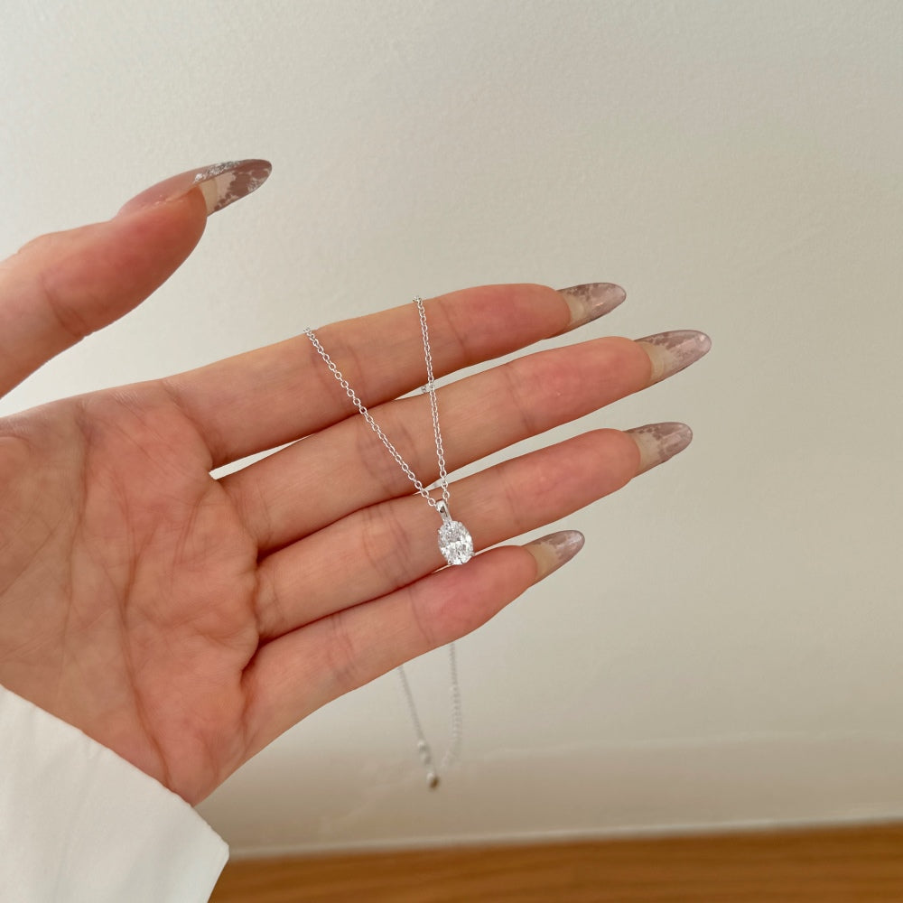 🌟✨ Elegant Solitaire Pendant Necklace – Timeless Sparkle ✨🌟