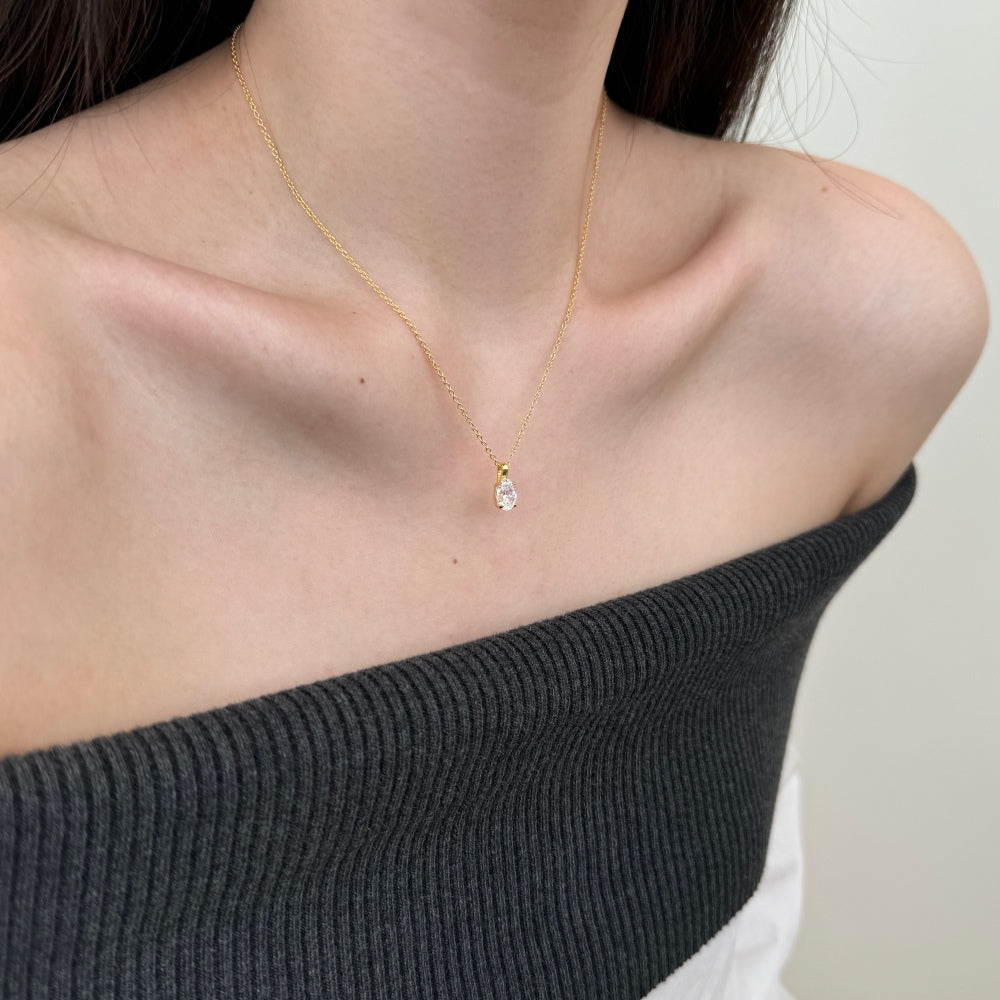 🌟✨ Elegant Solitaire Pendant Necklace – Timeless Sparkle ✨🌟
