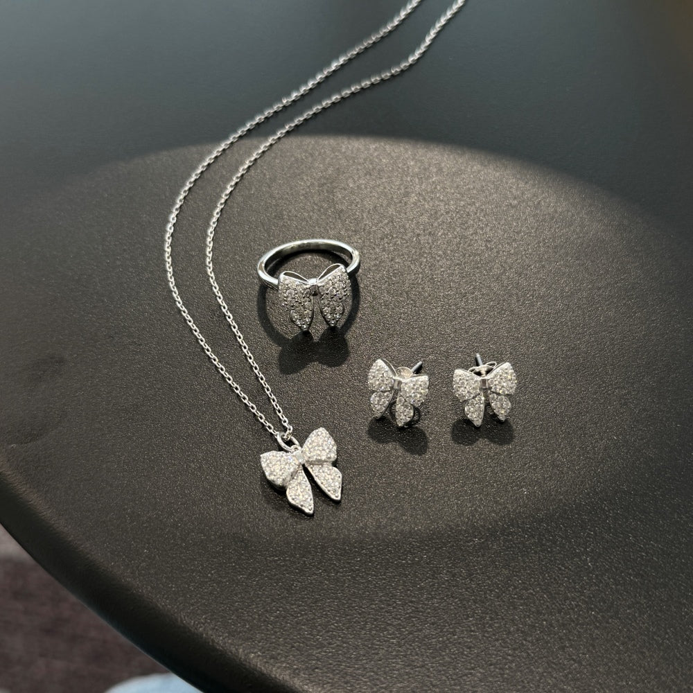 🦋✨ Dainty Pave Butterfly Pendant Necklace – Sparkle in Flight ✨🦋