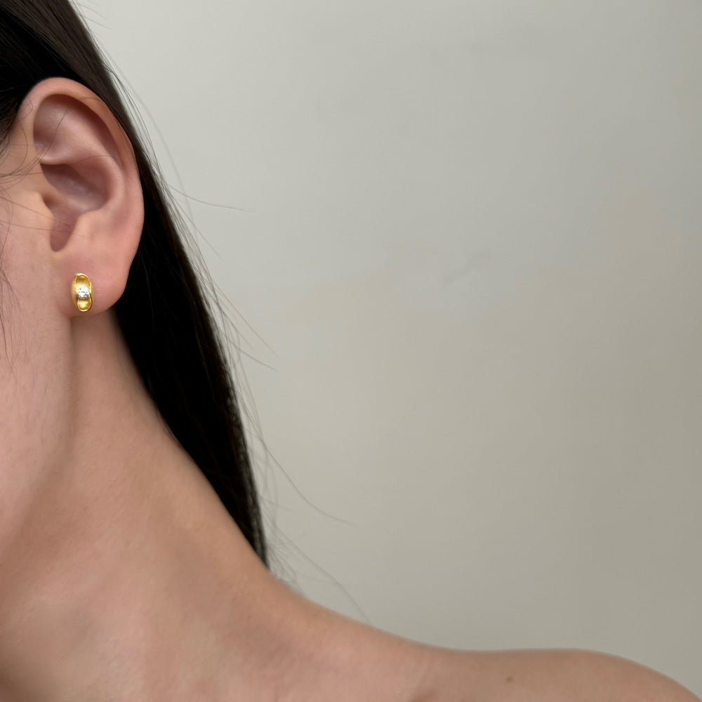 ✨🌼 “Golden Dewdrop” Oval Stud Earrings 💛💧