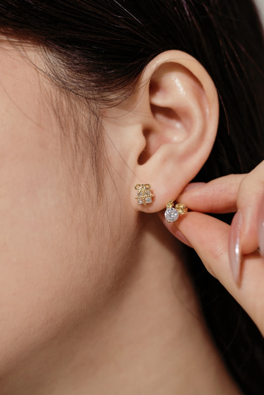 🎁🦌 “Holiday Spark” Reindeer & Gift Stud Earrings ✨🎄