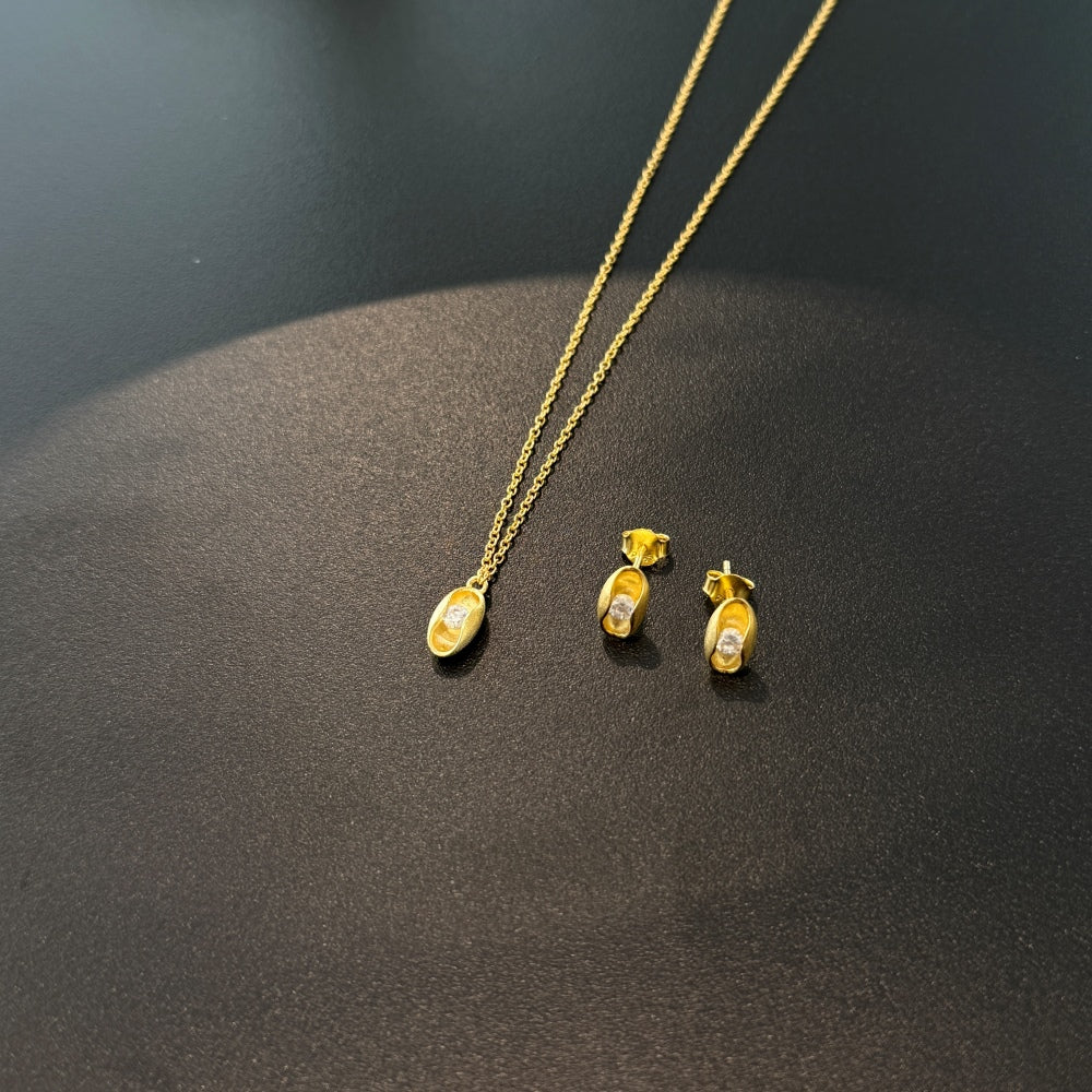 ✨🌼 “Golden Dewdrop” Oval Stud Earrings 💛💧