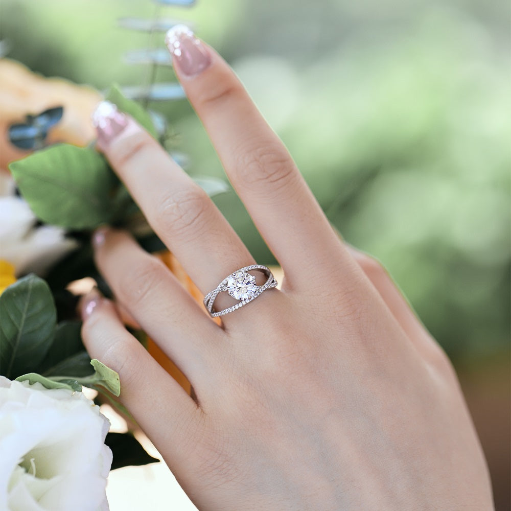 Radiant Halo Split Shank Moissanite Wedding Ring:  💍