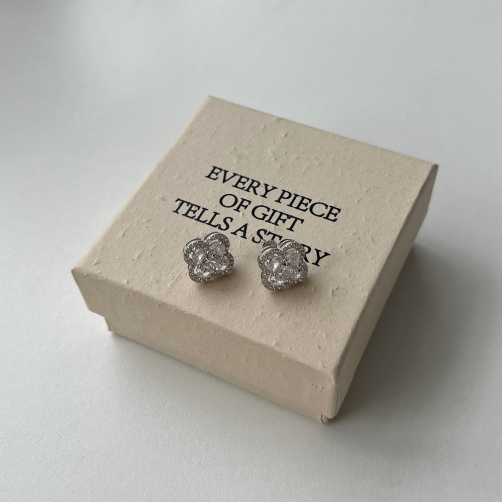 ❄️✨ “Frosted Bloom” Crystal Stud Earrings 💎