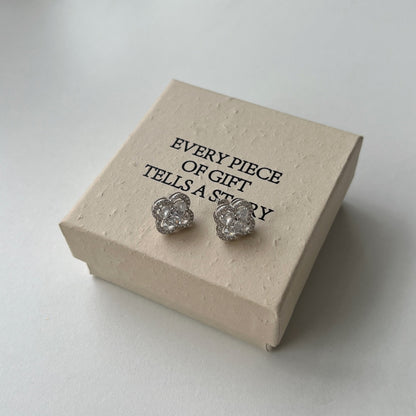 ❄️✨ “Frosted Bloom” Crystal Stud Earrings 💎
