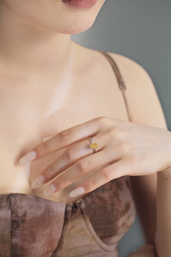 "Golden Gleam" Oval-Cut Yellow Stone Ring ☀️✨