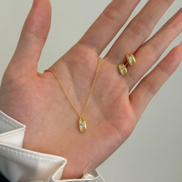 ✨🌼 “Golden Dewdrop” Oval Stud Earrings 💛💧