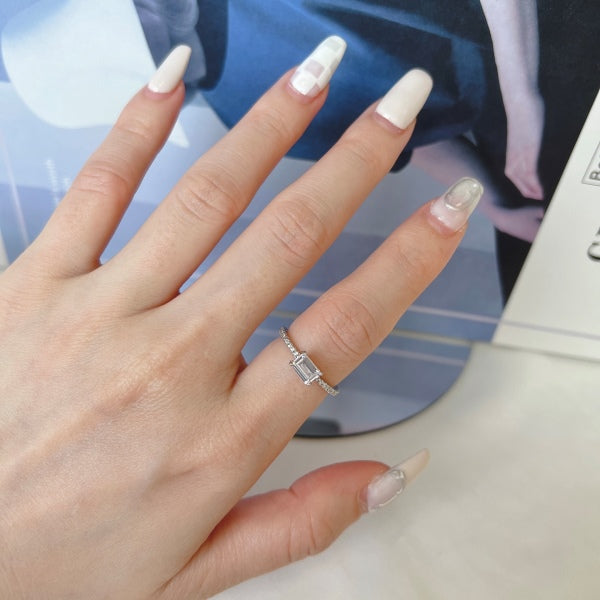 ✨ Emerald-Cut Moissanite Solitaire Ring – Sleek Sophistication Collection 💍