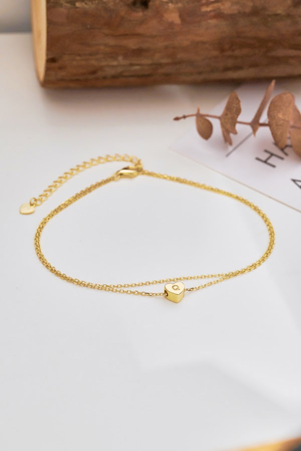 💛✨ Personalized Gold Heart Initial Anklet – “Q” Charm ✨💛