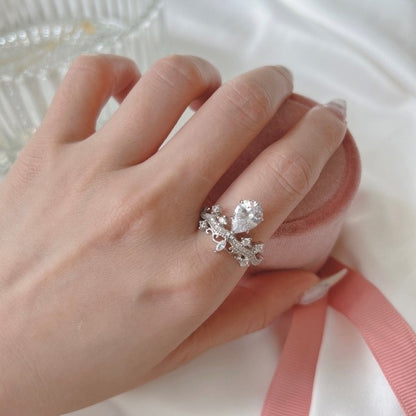 👑 Royal Teardrop Moissanite Crown Ring 💍