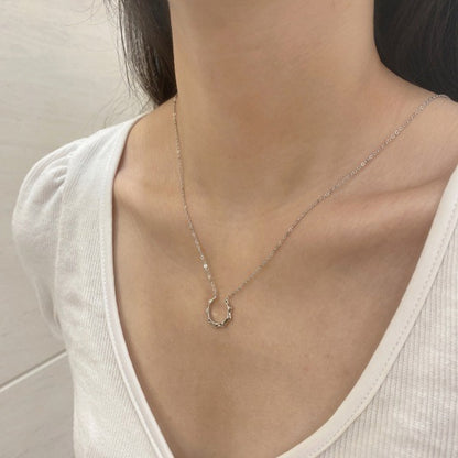 🌙 Modern Wave Circle Pendant Necklace – Sterling Elegance ✨