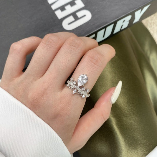 👑 Royal Teardrop Moissanite Crown Ring 💍
