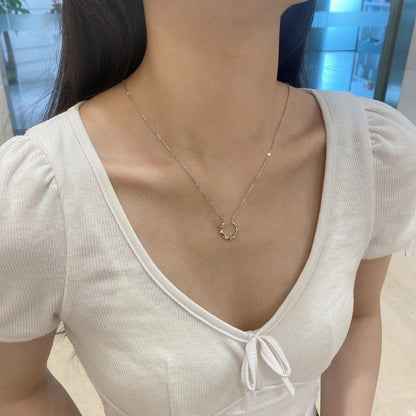 🌙 Modern Wave Circle Pendant Necklace – Sterling Elegance ✨